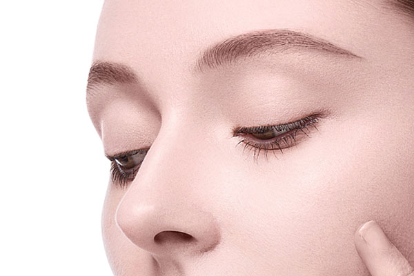 盐城假体隆鼻会出现透光现象这是真的吗